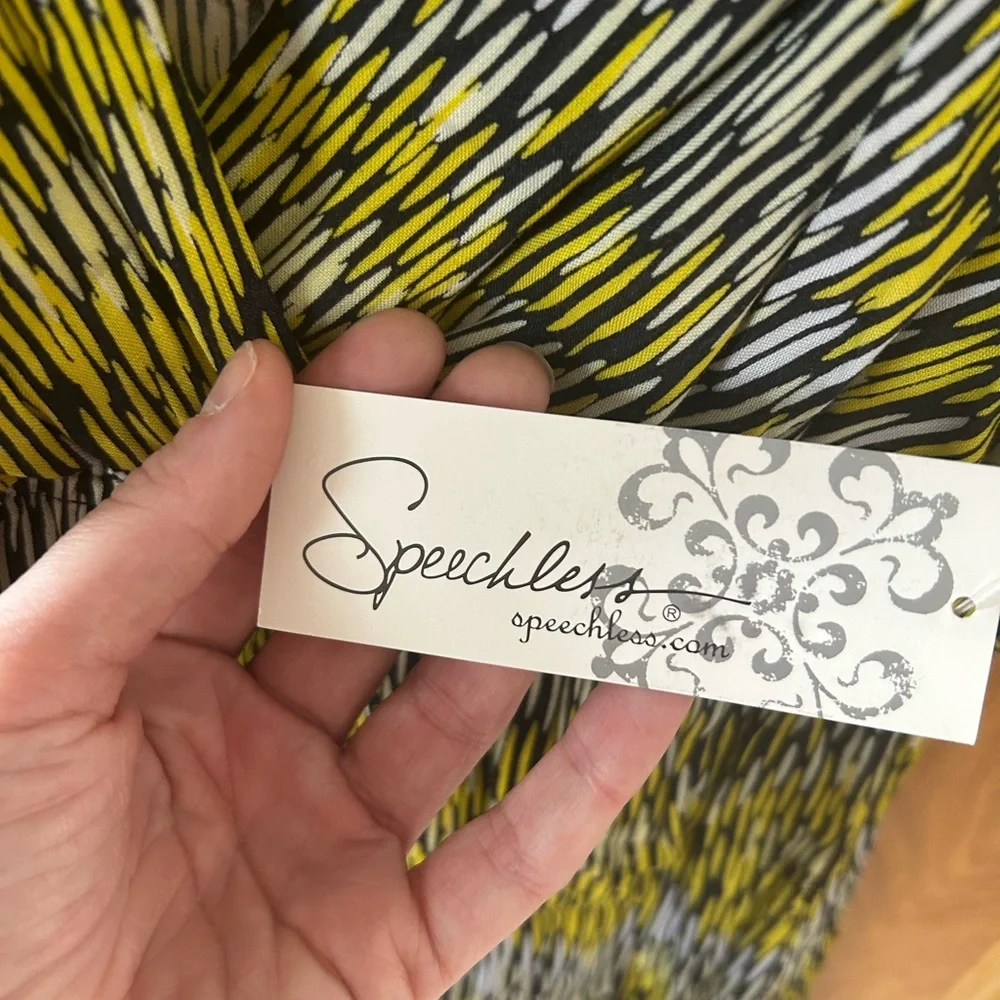 Speechless black and yellow 🐝 fun dress - Picture 3 of 3